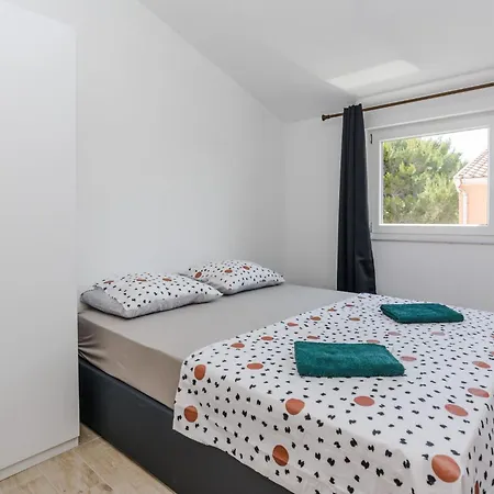 Budimir 5 By Interhome Apartmán